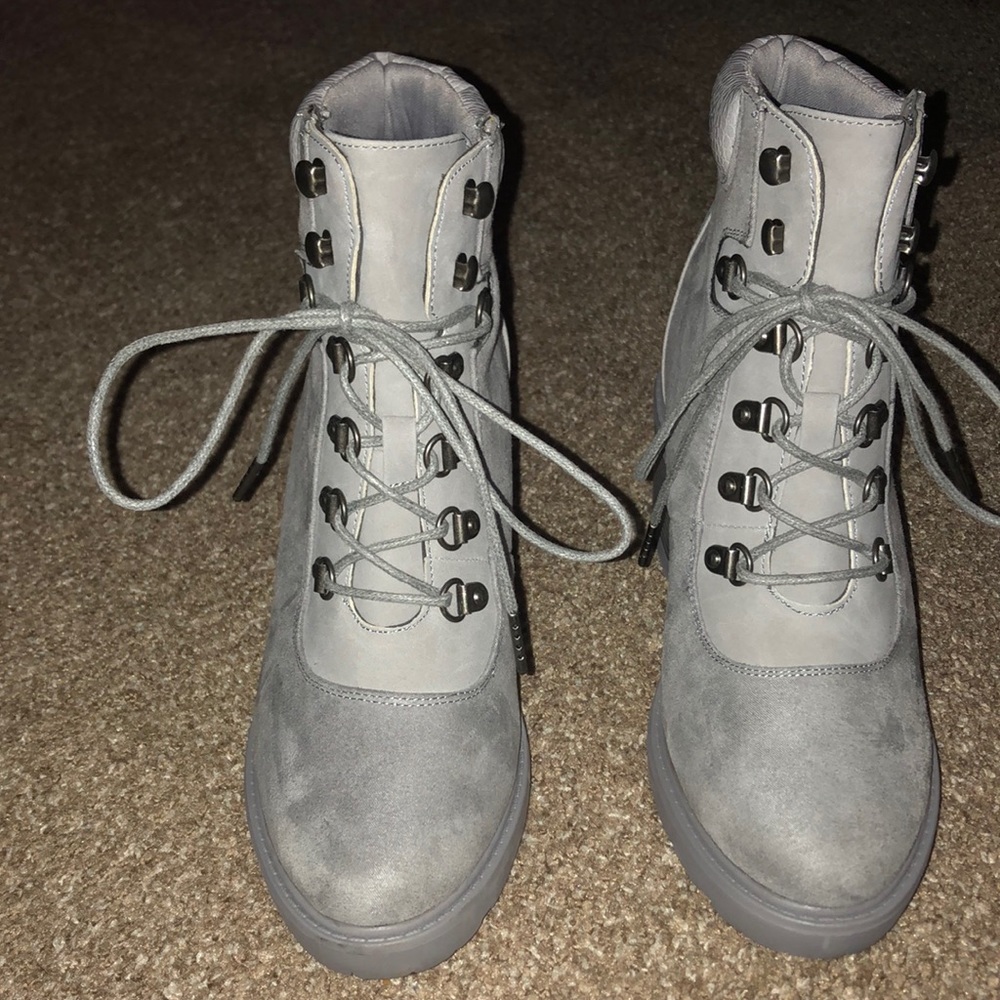 Brand new, never worn! Size 8.5, Color Grey